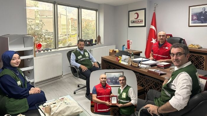 Yeşilay'dan Kızılay'a Plaket.