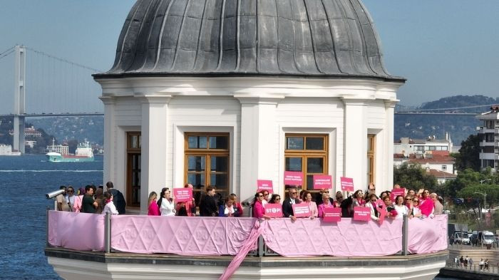 YYÜ GAZİOSMANPAŞA HASTANESİ EKİM AYI MEME KANSERİ FARKINDALIĞI İÇİN  KIZ KULESİNE PEMBE KURDELE BAĞLADI